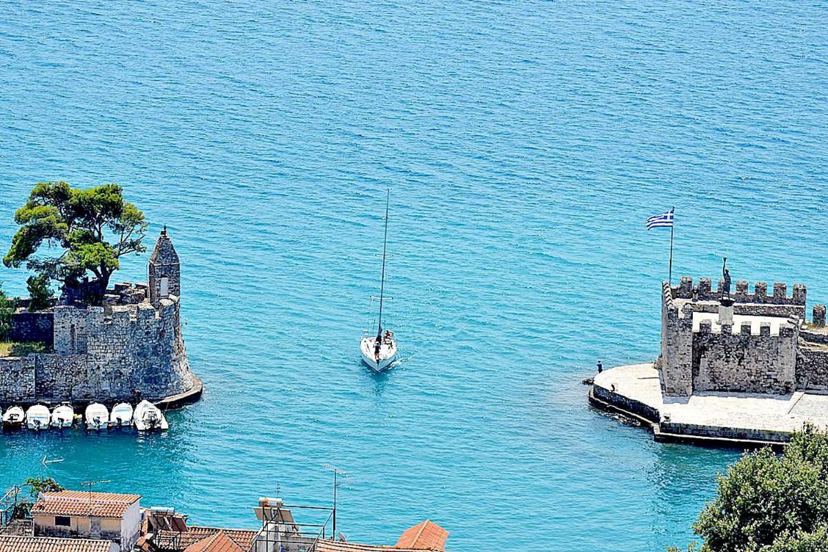 Nafpaktos-Luxury Suite Екстер'єр фото