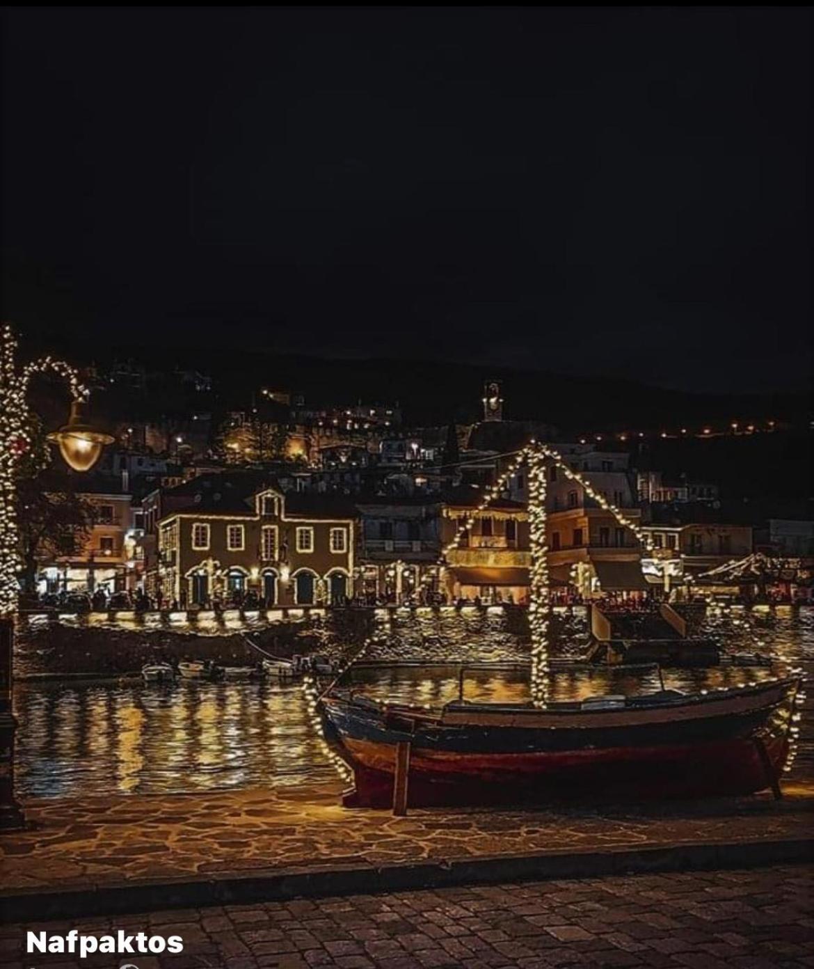 Nafpaktos-Luxury Suite Екстер'єр фото